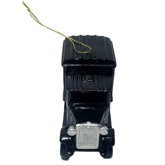 Santa’s Workbench Christmas Village – Yale Haus Chocolate Truck Figure (2015) - Picture 2 of 12